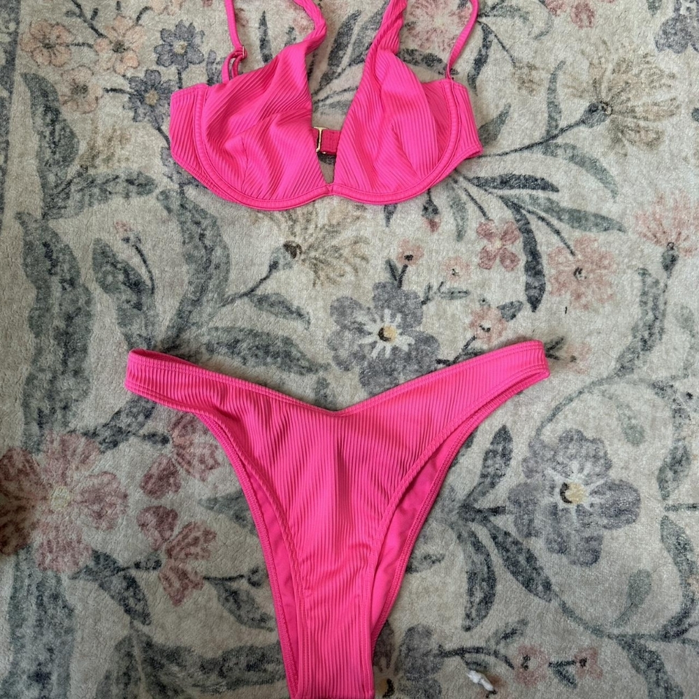 Hollister Women's Pink Bikini Set